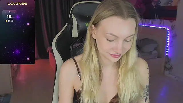 BiMolly online show from March 7, 2025, 8:44 pm