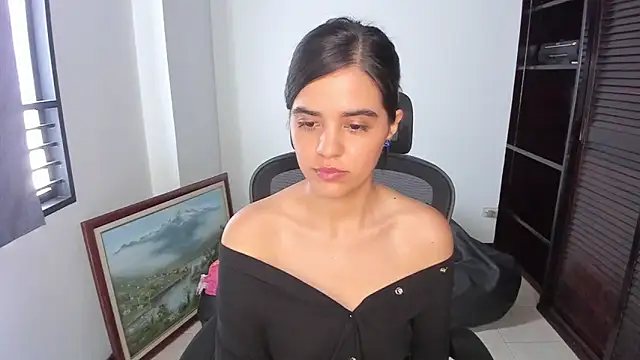 mia collins x online show from December 3, 2025, 7:35 pm