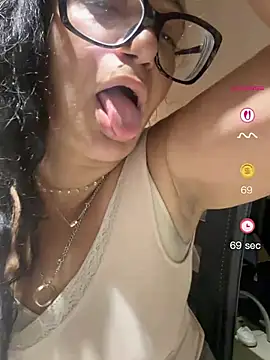 PichyPrettyPussy online show from April 23, 2026, 3:02 pm