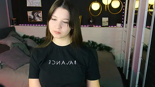 ElizaMild online show from December 21, 2025, 1:46 pm