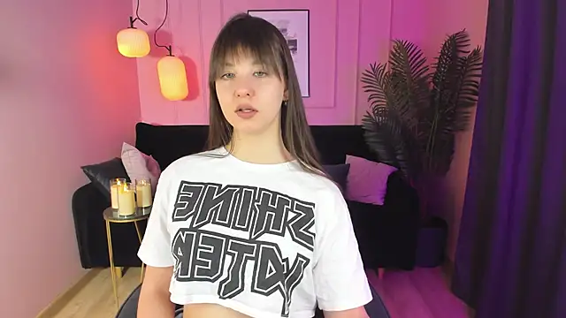 ElizaMild online show from March 13, 2025, 4:56 pm