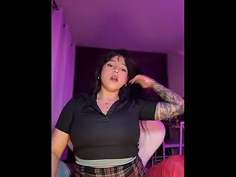 Snapshot of Naiara_sex chatting on November 10, 2025, 5:34 am Naiara sex online show from November 10, 2025, 5:34 am