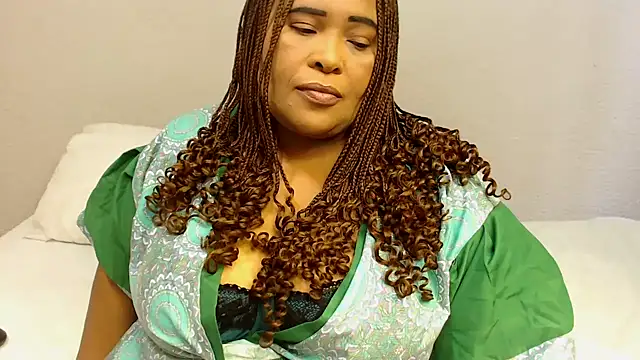 zandile online show from October 3, 2025, 12:17 pm