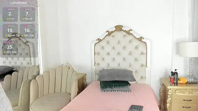 Princsgirl  online show from September 11, 2025, 7:25 pm