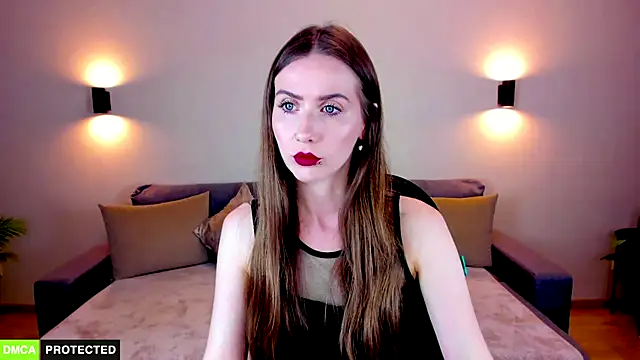 TheWoman   online show from November 18, 2025, 7:06 pm