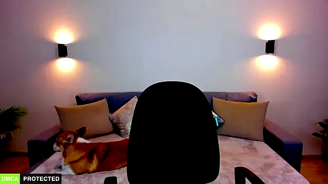 TheWoman   online show from October 7, 2025, 6:53 pm