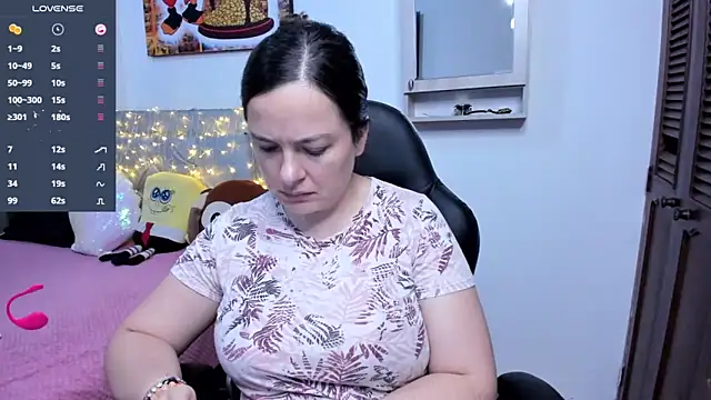 angelaagomez online show from November 18, 2025, 6:55 pm