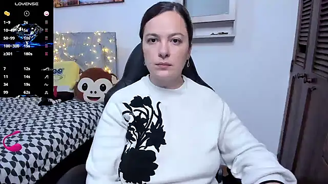 angelaagomez online show from October 28, 2025, 5:34 pm