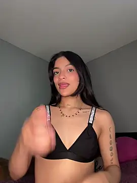 Snapshot of Sammy_pink chatting on January 5, 2025, 10:08 pm Sammy pink online show from January 5, 2025, 10:08 pm