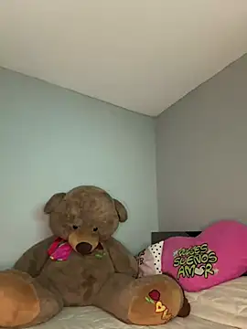 Snapshot of Sammy_pink chatting on December 18, 2024, 12:21 am Sammy pink online show from December 18, 2024, 12:21 am