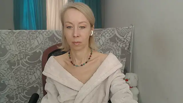 LuxuryNika online show from November 25, 2025, 10:59 am