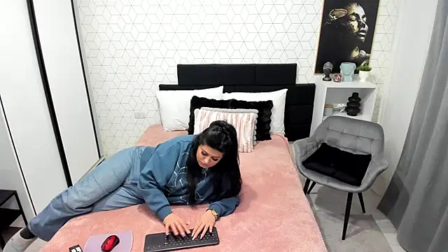 Snapshot of Heidix chatting on March 3, 2025, 10:17 am Heidix online show from March 3, 2025, 10:17 am