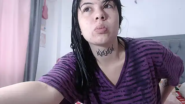 dulce maria x online show from October 25, 2025, 11:42 am