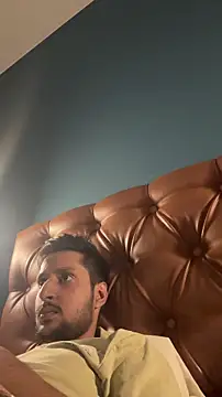 dhruv9413 online show from November 25, 2025, 5:24 pm