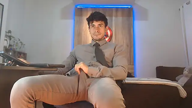 Andrew 4  online show from October 30, 2025, 1:04 am