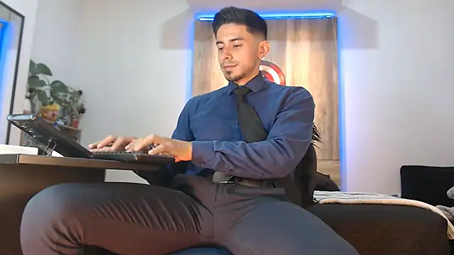 Snapshot of Andrew_4_ chatting on January 11, 2026, 11:44 pm Andrew 4 online show from January 11, 2026, 11:44 pm