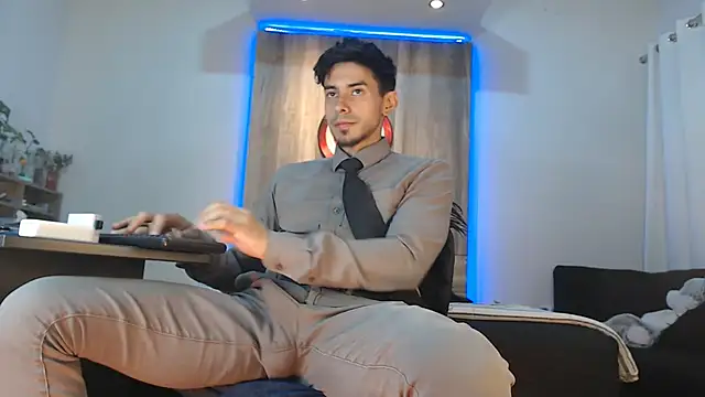 Andrew 4  online show from November 17, 2025, 2:26 am