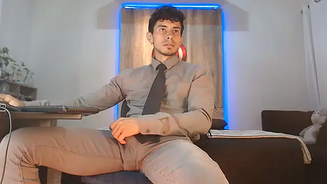 Andrew 4  online show from October 28, 2025, 2:01 am