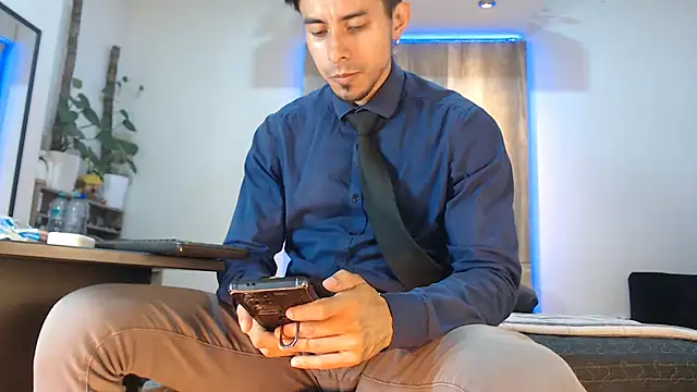 Snapshot of Andrew_4_ chatting on February 17, 2026, 1:47 am Andrew 4 online show from February 17, 2026, 1:47 am