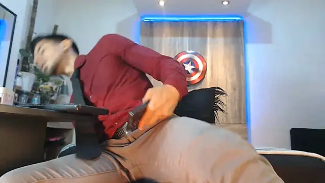 Andrew 4  online show from April 10, 2026, 1:23 am