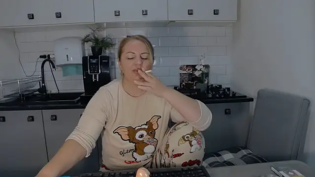 erikaerika online show from September 20, 2025, 6:29 am