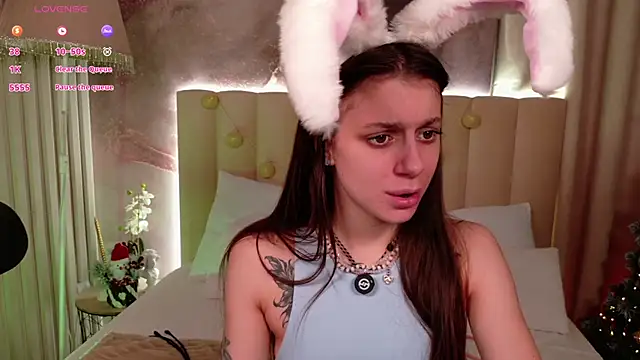 Eille Elfie online show from December 23, 2025, 5:29 am