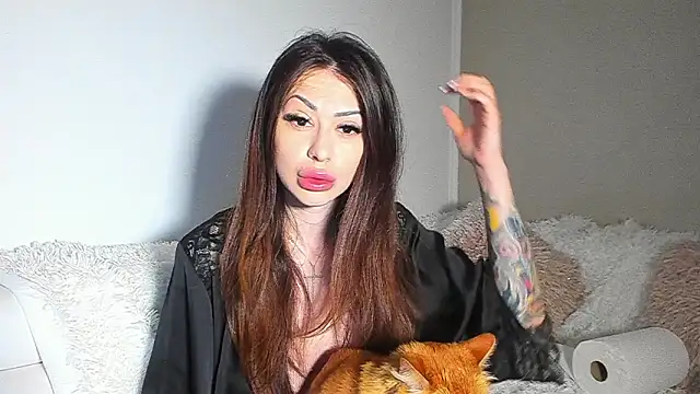 BrianaDiamondXXX online show from August 3, 2026, 8:55 am