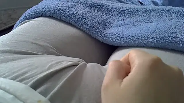 Snapshot of perescam chatting on February 24, 2026, 3:24 pm perescam online show from February 24, 2026, 3:24 pm