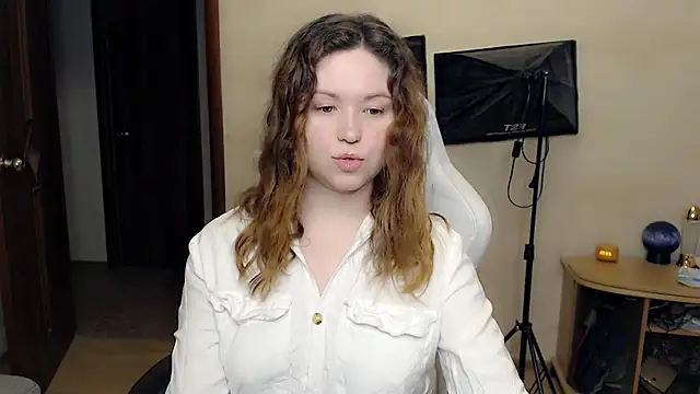 BettyGinger online show from October 16, 2025, 8:06 pm