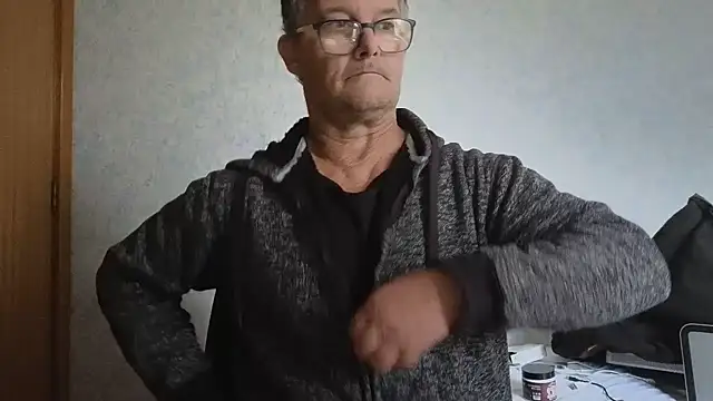 Snapshot of bigballnz chatting on March 13, 2025, 8:11 pm bigballnz online show from March 13, 2025, 8:11 pm