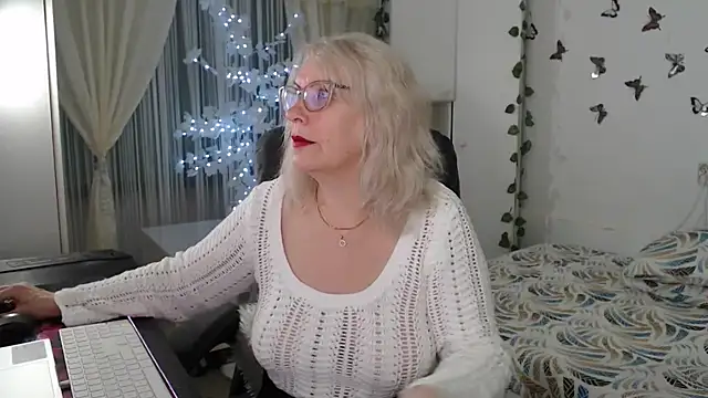 Ghertrude52 online show from April 18, 2026, 4:04 am