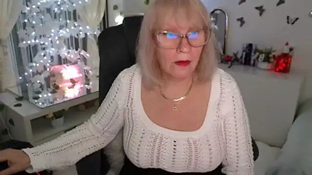 Ghertrude52 online show from December 17, 2025, 4:06 am