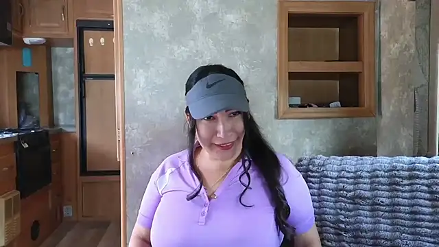 Foglove69 online show from April 4, 2026, 8:37 pm