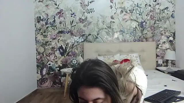 Snapshot of RoseDiamond06 chatting on February 10, 2026, 12:37 pm RoseDiamond06 online show from February 10, 2026, 12:37 pm