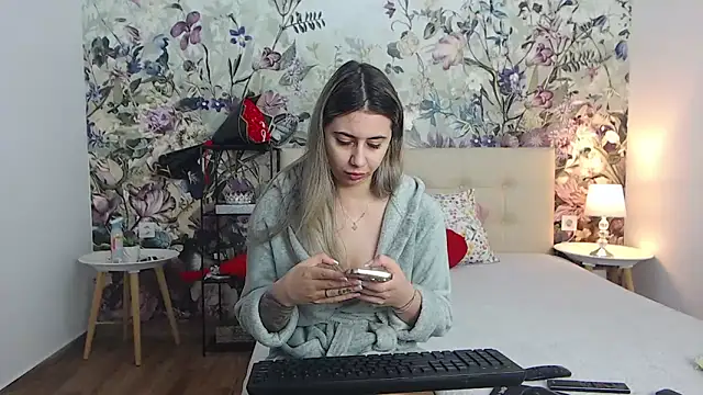 RoseDiamond06 online show from May 30, 2026, 3:06 pm