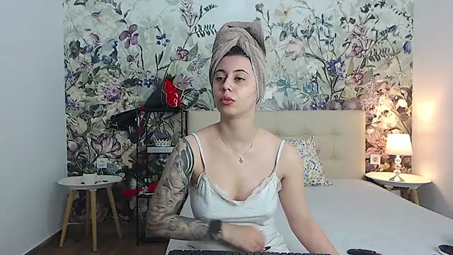 RoseDiamond06 online show from May 23, 2026, 2:38 pm