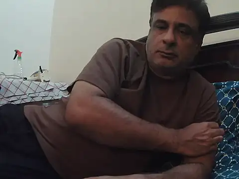 Snapshot of desipapaxxx chatting on February 18, 2026, 7:43 pm desipapaxxx online show from February 18, 2026, 7:43 pm