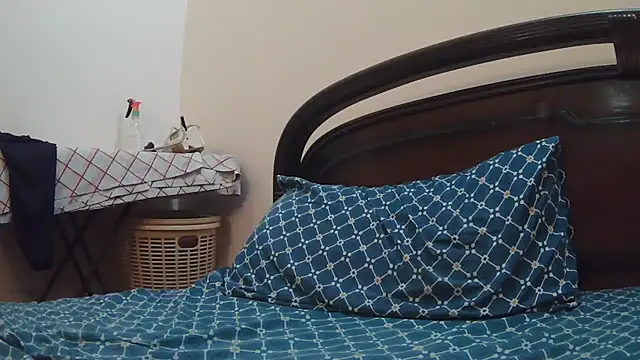 Snapshot of desipapaxxx chatting on February 14, 2026, 12:44 am desipapaxxx online show from February 14, 2026, 12:44 am