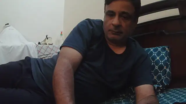 Snapshot of desipapaxxx chatting on February 11, 2026, 5:57 pm desipapaxxx online show from February 11, 2026, 5:57 pm