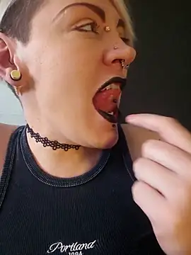 PinkTheHawk online show from September 18, 2025, 12:57 am