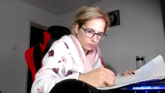 SexxyLety online show from September 25, 2025, 8:04 pm