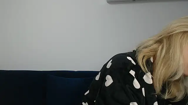 Snapshot of MysticCreature chatting on November 3, 2025, 4:17 am MysticCreature online show from November 3, 2025, 4:17 am