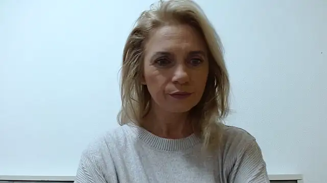 Snapshot of MysticCreature chatting on October 21, 2025, 3:17 am MysticCreature online show from October 21, 2025, 3:17 am