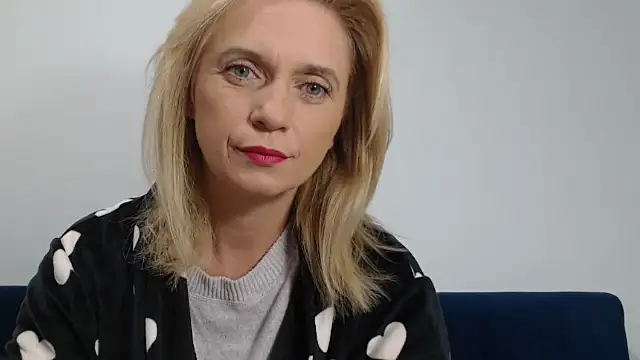 Snapshot of MysticCreature chatting on November 11, 2025, 4:18 am MysticCreature online show from November 11, 2025, 4:18 am