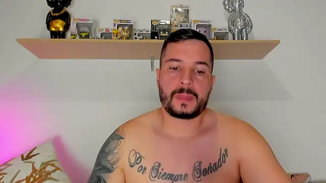 camilo restrepo21 online show from October 31, 2025, 11:55 pm