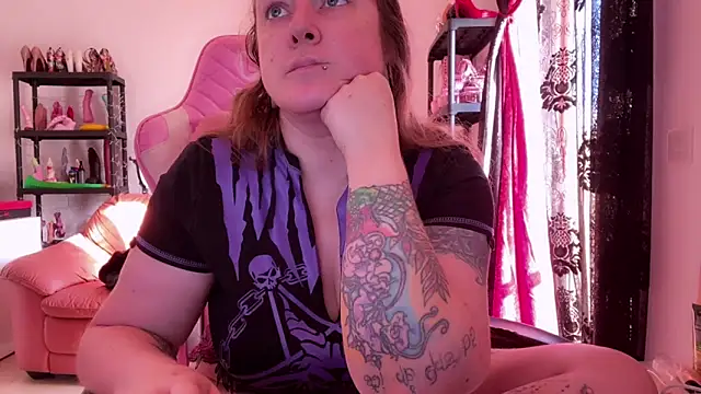 kisicaxx online show from November 11, 2025, 7:58 am