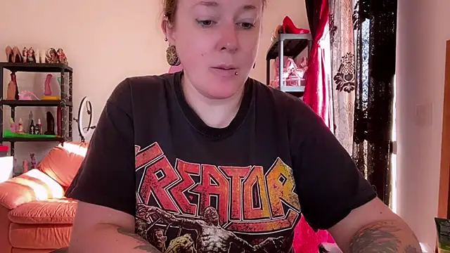 kisicaxx online show from November 2, 2025, 7:24 am