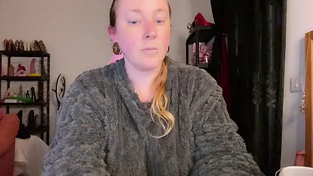 kisicaxx online show from March 12, 2026, 7:07 pm