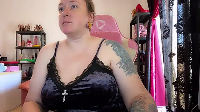 kisicaxx online show from April 7, 2026, 11:34 am