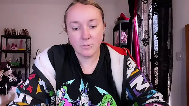 kisicaxx online show from January 7, 2026, 12:43 pm